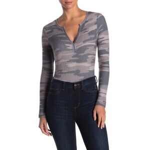 Socialite Women's Split V-Neck Waffle Knit Bodysuit In Charcoal Camo Size M